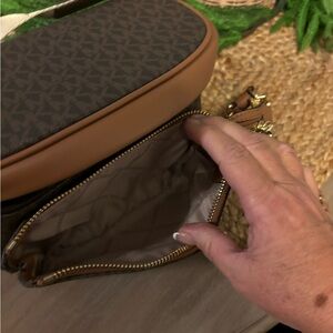 Michael Kors Slater sling pack